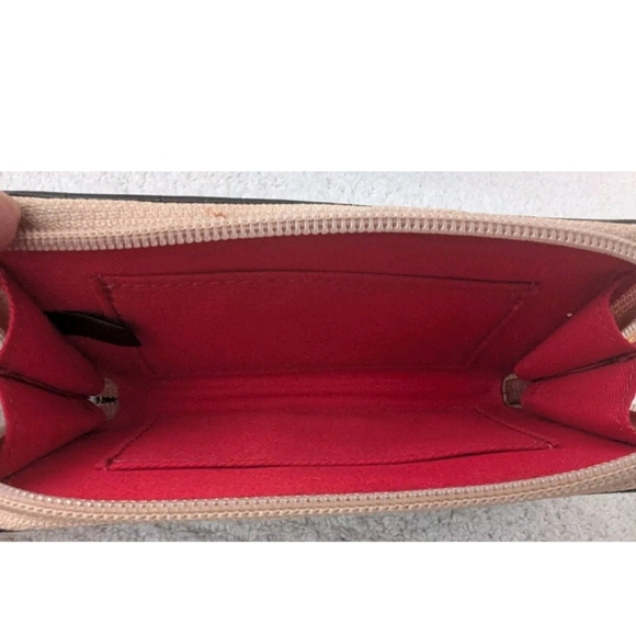 Dooney & Bourke Black Croc Embossed Leather Zip Wallet EUC - Picture 2 of 5